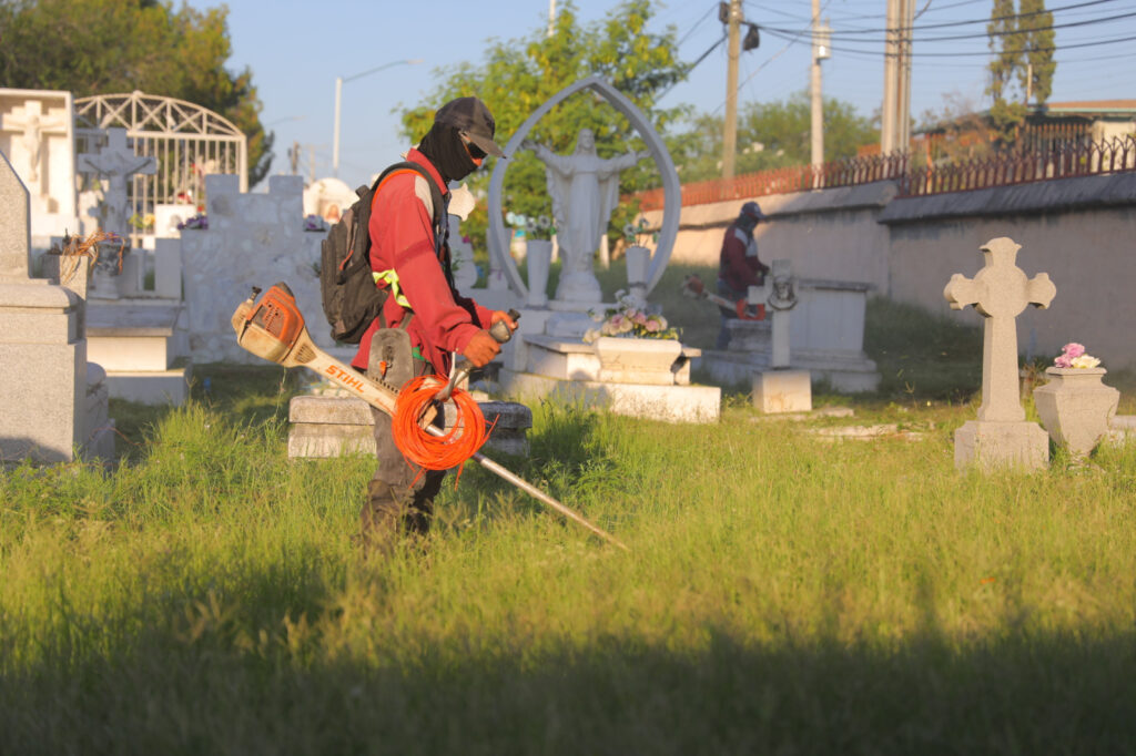 Preparan panteones de Nuevo Laredo para festejos por día de muertos