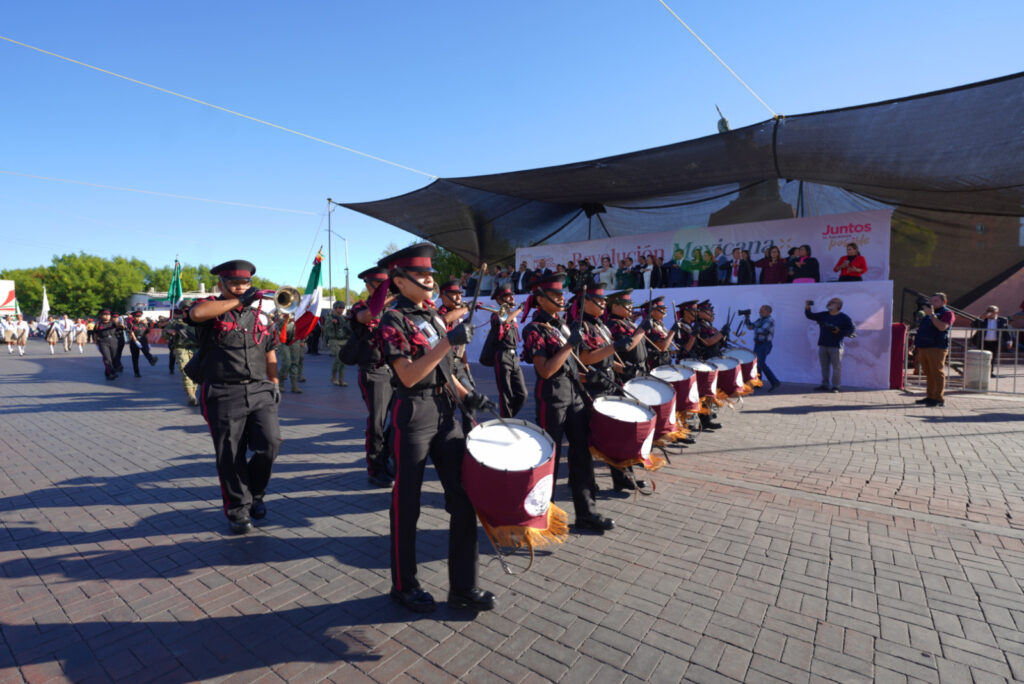 Celebra Nuevo Laredo 114 Aniversario de la Revolución con uno de los desfiles más numerosos