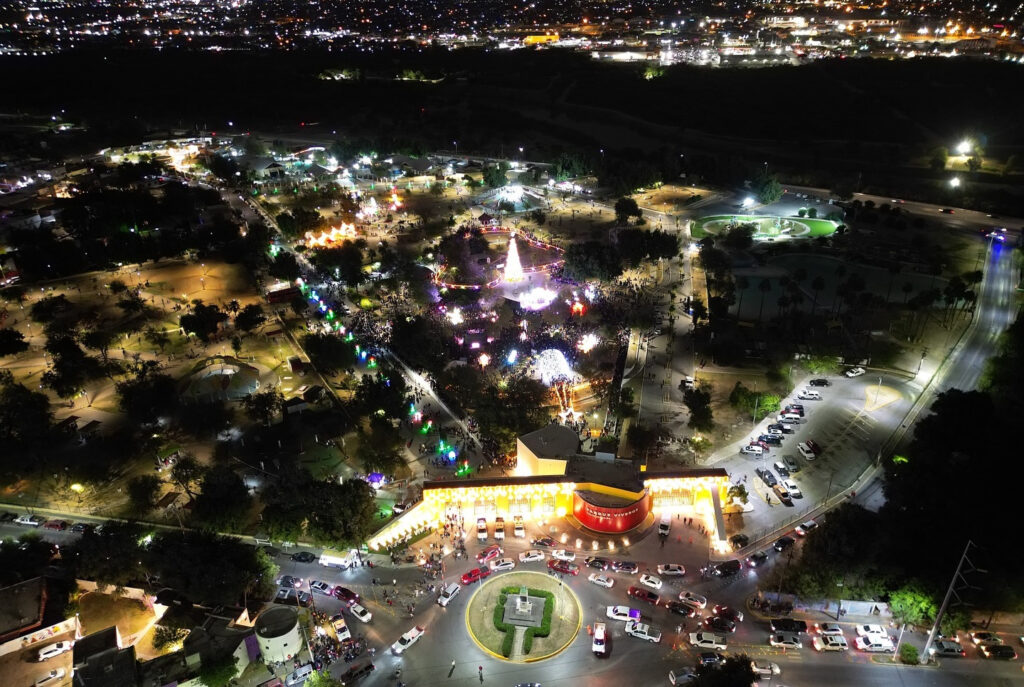 Encendido de pino navideño impulsa fuertemente ventas de comercio en el Viveros Mágico de Nuevo Laredo