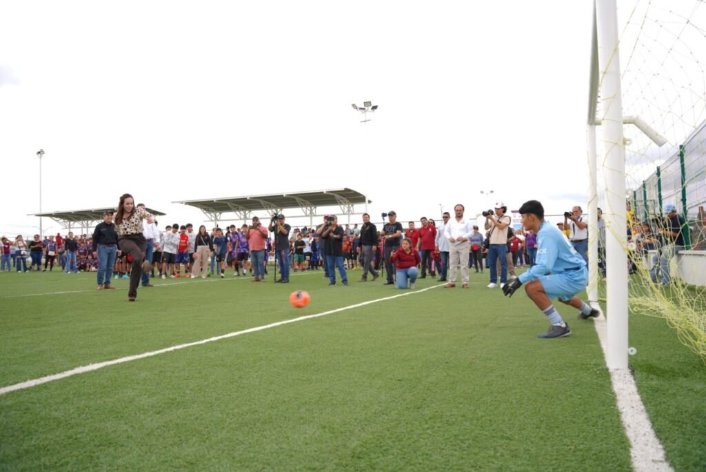 Gobierno de Nuevo Laredo entrega renovada área deportiva en Villas de San Miguel