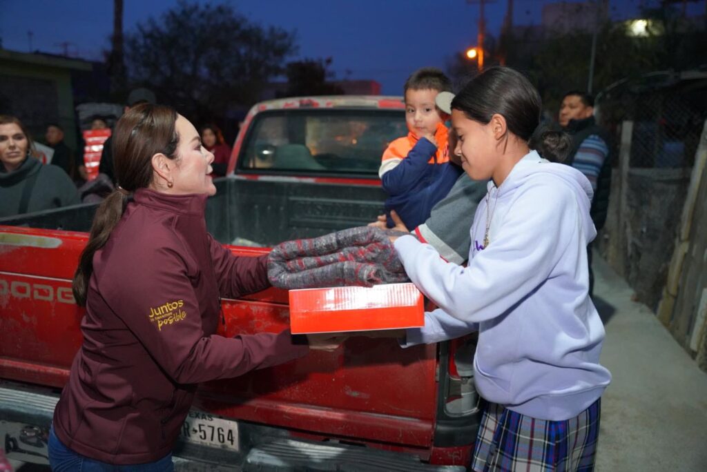 Protege Gobierno de Nuevo Laredo a sectores vulnerables con entrega de cobertores y calentadores