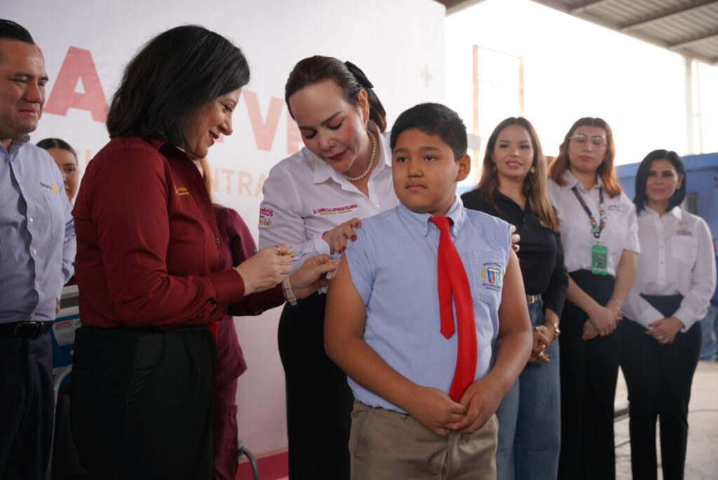 Carmen Lilia Canturosas da inicio a campaña de vacunación contra el VPH; Nuevo Laredo, único municipio en ofrecer este beneficio gratuito