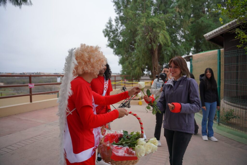 Disfrutan familias festejo de San Valentín en el Zoológico de Nuevo Laredo