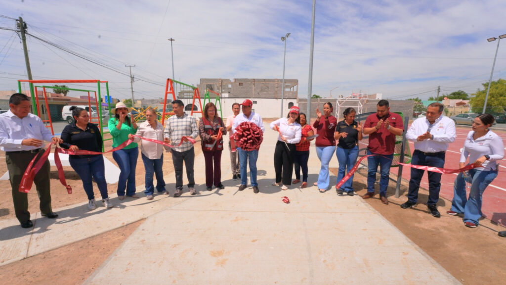 Presidenta municipal Carmen Lilia Canturosas entrega rehabilitación de plaza en la colonia Villas de San Miguel