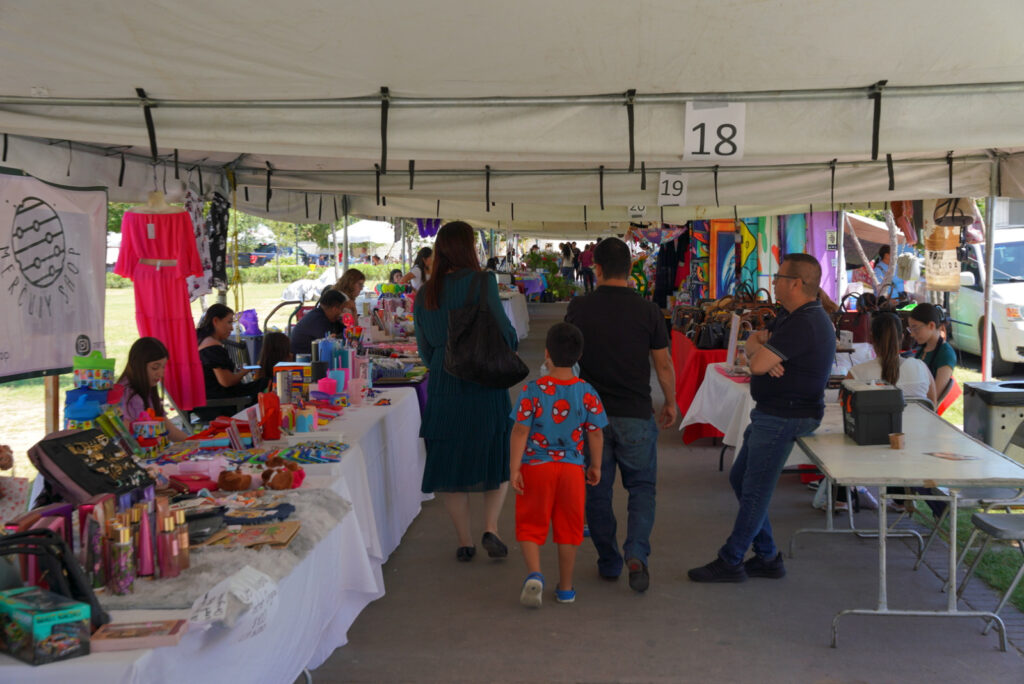 Responden ciudadanos a Bazar del Día de las Madres organizado por la Secretaría de Bienestar Social de Nuevo Laredo