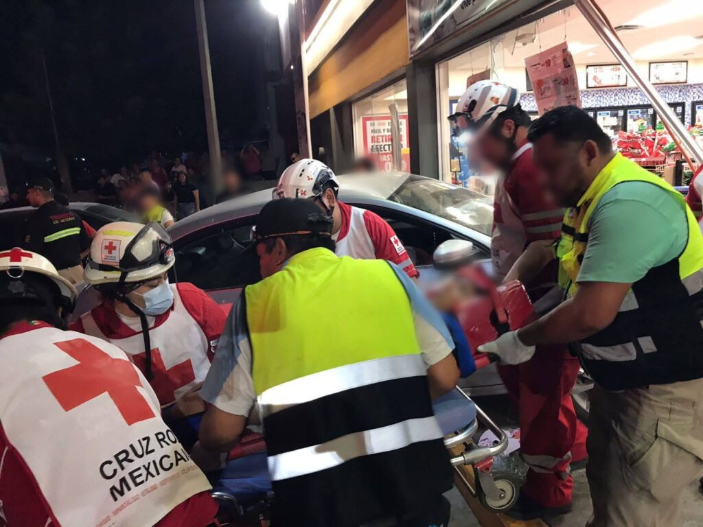 Conductor choca contra Oxxo y deja un herido en Cd. Victoria