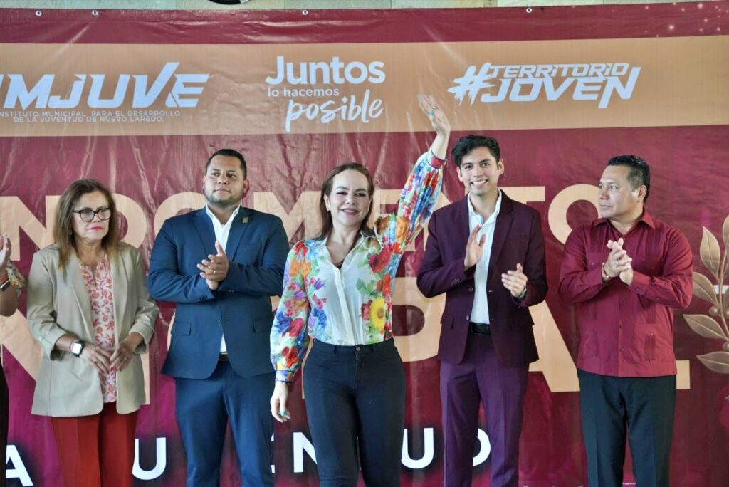 Reconoce alcaldesa Carmen Lilia Canturosas a jóvenes destacados de Nuevo Laredo