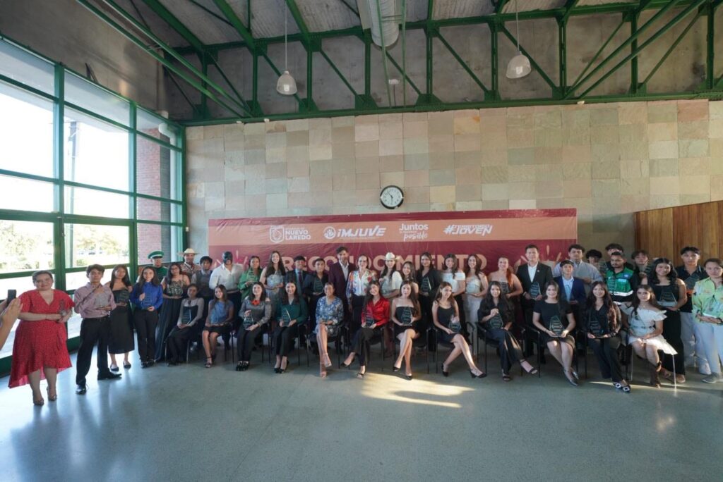 Reconoce alcaldesa Carmen Lilia Canturosas a jóvenes destacados de Nuevo Laredo