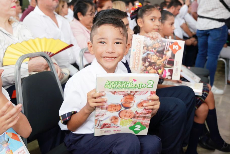 Nuevo Laredo da inicio al ciclo escolar 2025-2026 con entrega de libros de texto, útiles y más de 72 mil guías didácticas