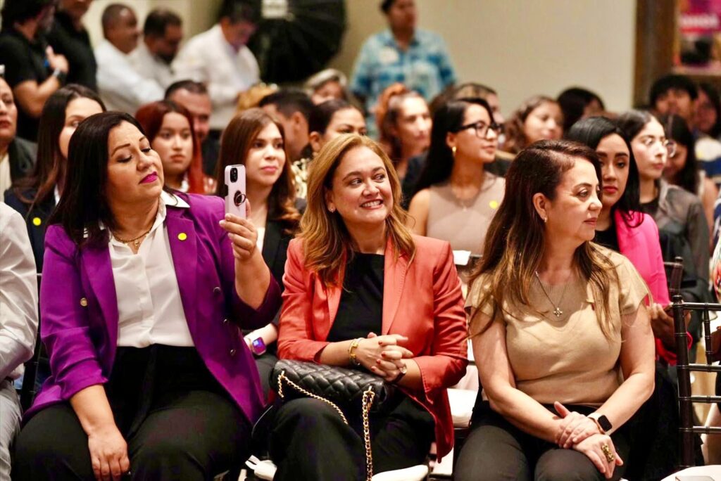 Carmen Lilia Canturosas representa a Nuevo Laredo en el 3er Foro Mujeres de Cambio