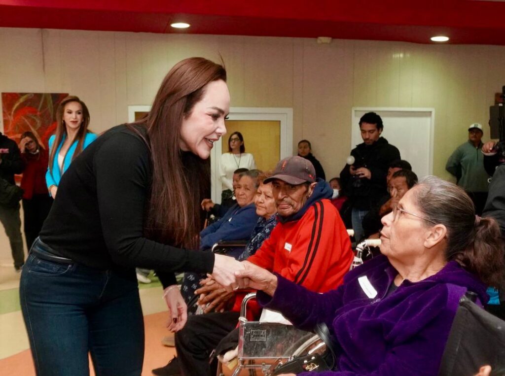 Carmen Lilia Canturosas y DIF Nuevo Laredo entregan aparatos funcionales y reciben donativo de 100 sillas de ruedas para personas con discapacidad