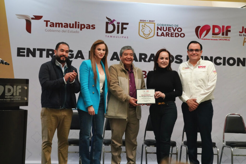 Carmen Lilia Canturosas y DIF Nuevo Laredo entregan aparatos funcionales y reciben donativo de 100 sillas de ruedas para personas con discapacidad