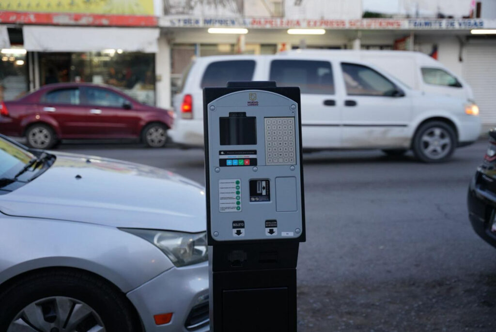 Nuevo Laredo moderniza su sistema de estacionamiento con nuevos parquímetros inteligentes