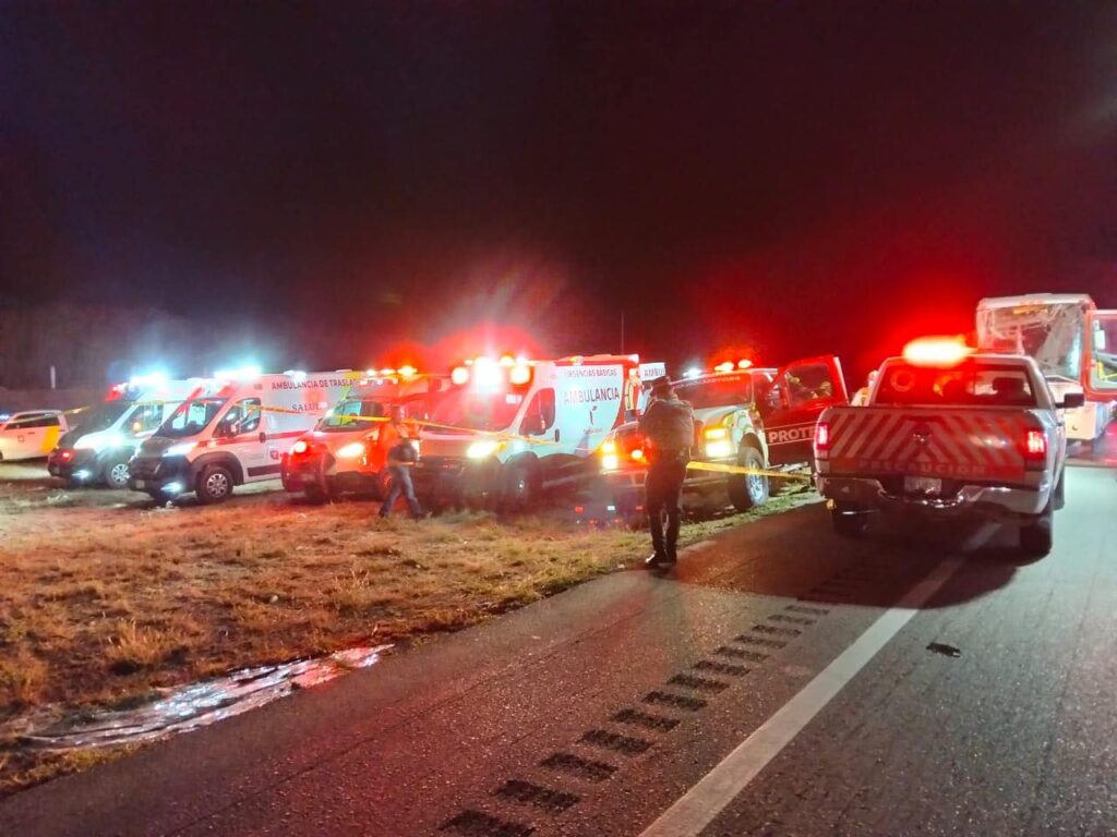 Choque de autobús deja 2 muertos en la Victoria-Zaragoza