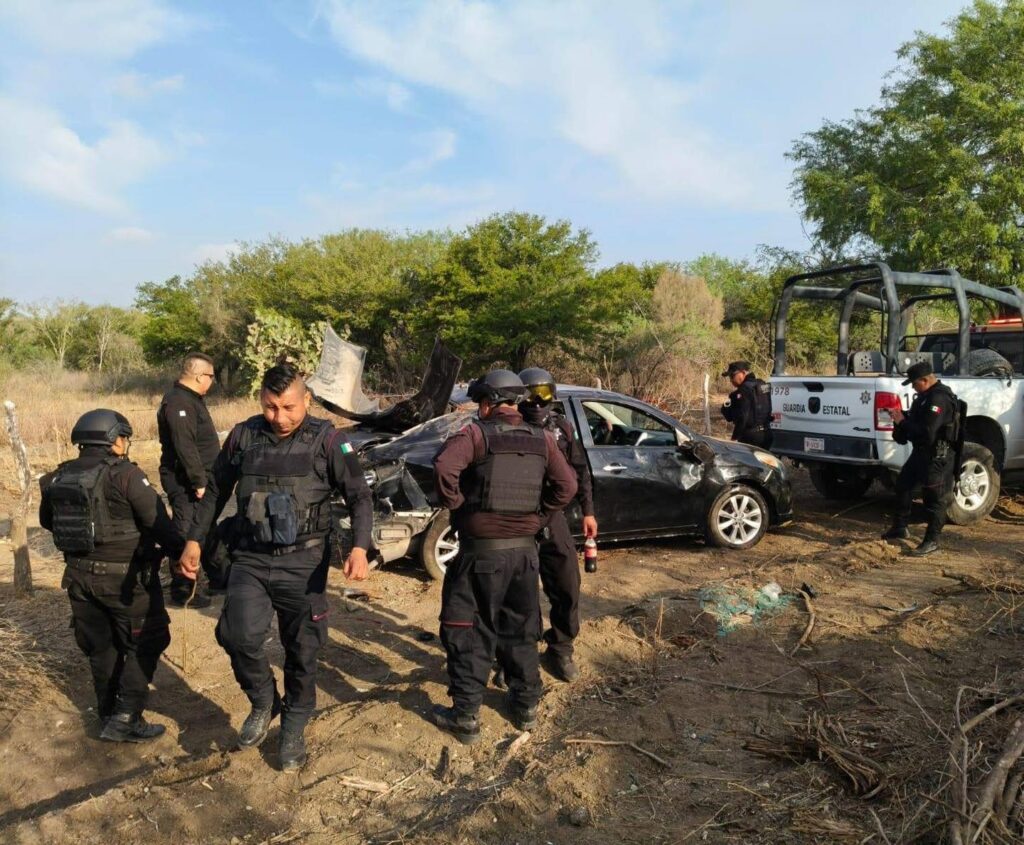 Pierde el control y termina volcada sobre la carretera