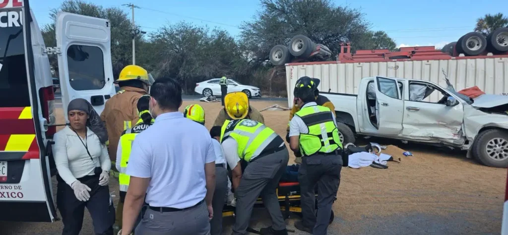 Choque múltiple en la carretera Zaragoza deja una persona prensada