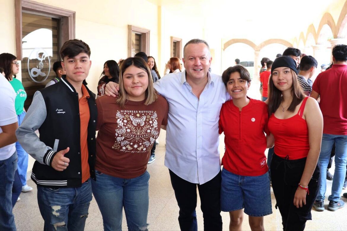Carlos Canturosas busca garantizar la educación para los jóvenes de Nuevo Laredo