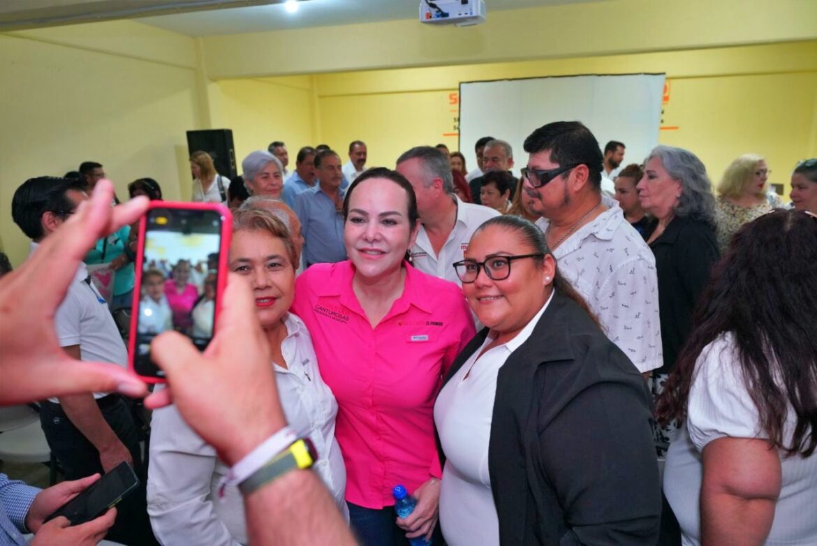 Carmen Lilia Canturosas se compromete con el gremio educativo de Nuevo Laredo