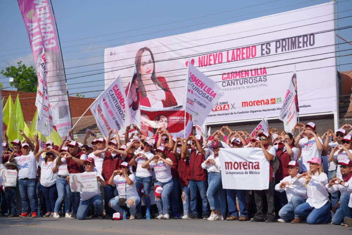 Se unen cientos de neolaredenses a pegoteo en apoyo a Carmen Lilia Canturosas 