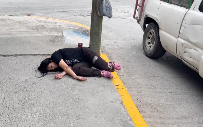 Joven es encontrada en condiciones precarias en plaza de Reynosa