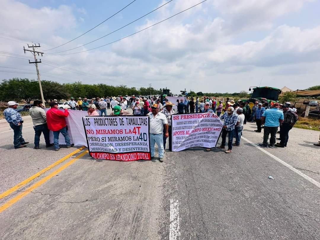 Agricultores de San Fernando mantienen bloqueo en carretera tras diálogo fallido con autoridades