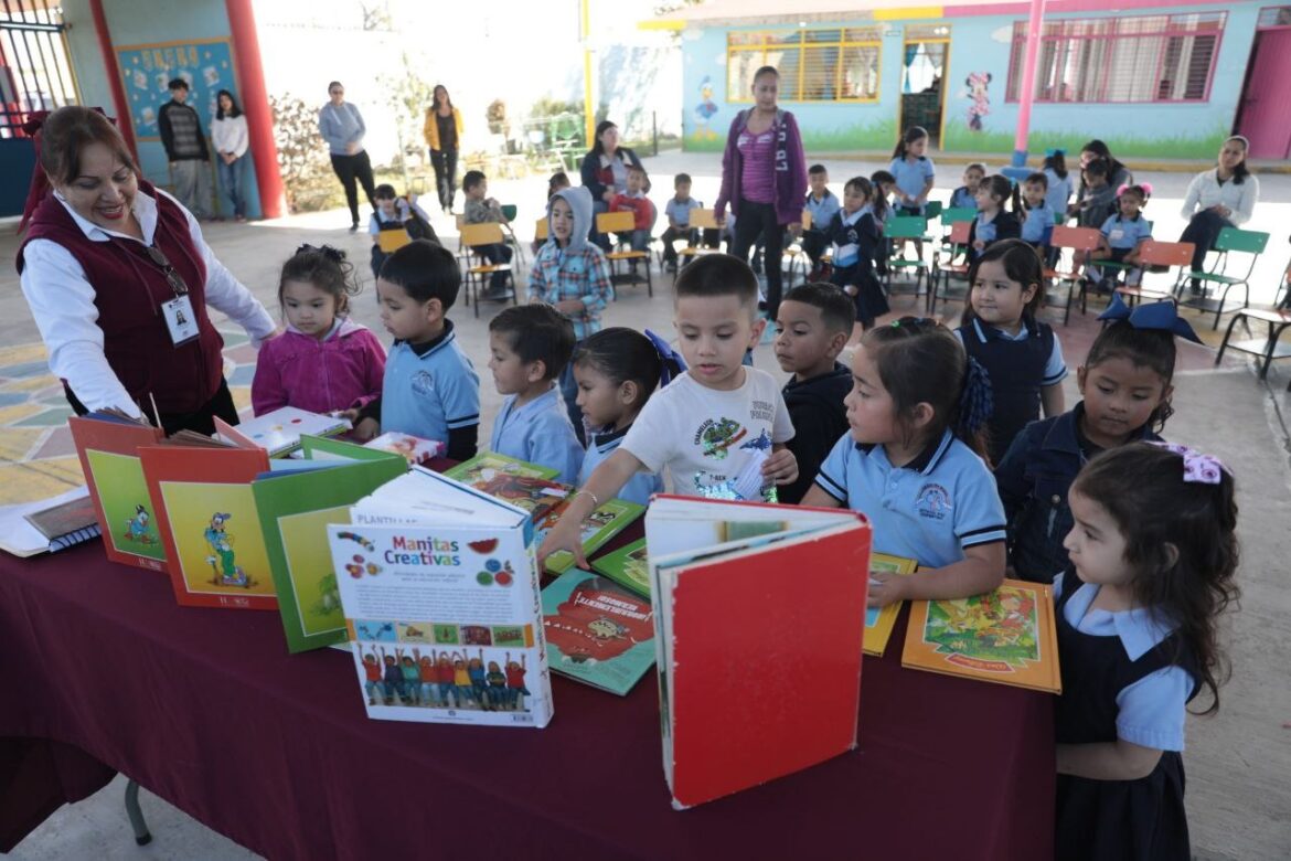 Invitan a picnic literario en la Explanada de la Independencia en Nuevo Laredo
