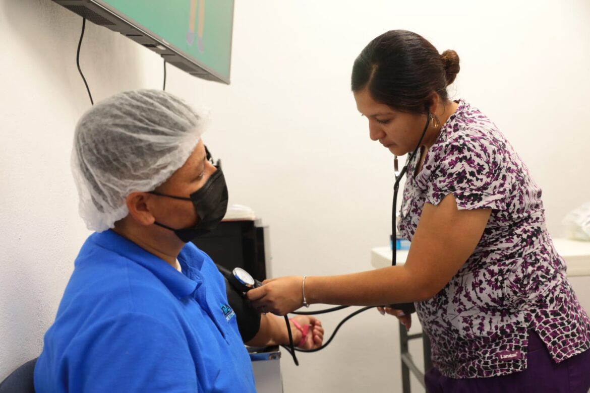 Lleva Gobierno de Nuevo Laredo campaña de salud a maquiladora Teleflex