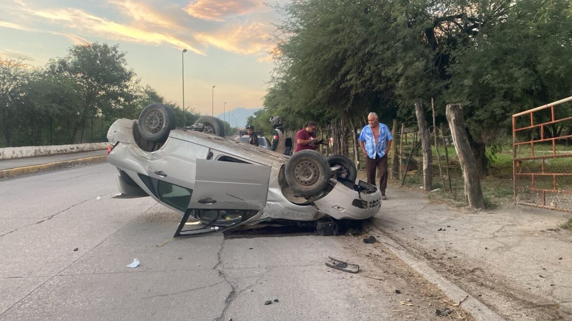 Volcadura en el Eje Vial de Ciudad Victoria deja cinco lesionados