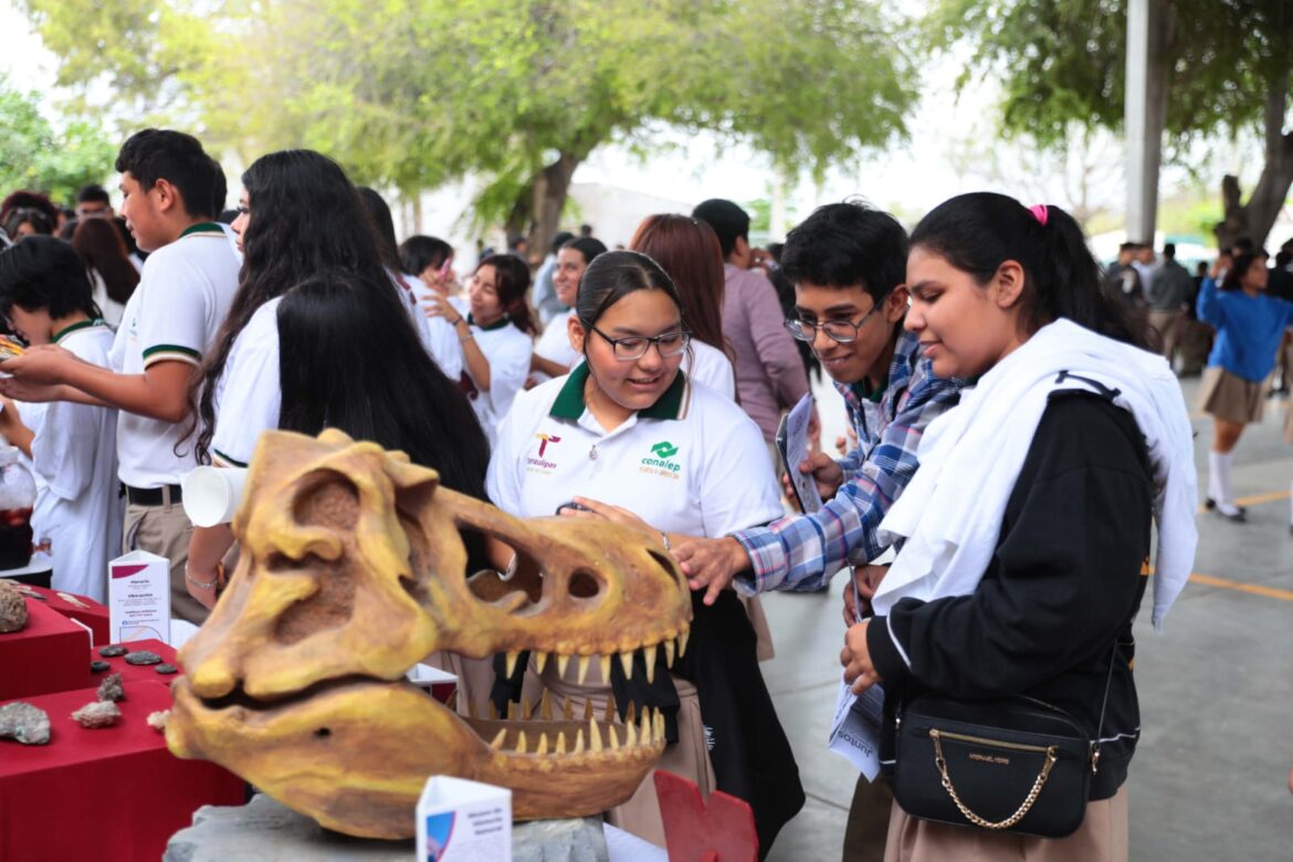 Acerca Gobierno de Nuevo Laredo programas y servicios a jóvenes del CONALEP