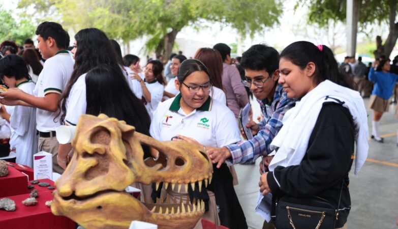 Acerca Gobierno de Nuevo Laredo programas y servicios a jóvenes  del CONALEP