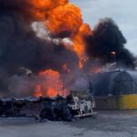 Controlan incendio en cilindros de diésel y tráileres en Nuevo León