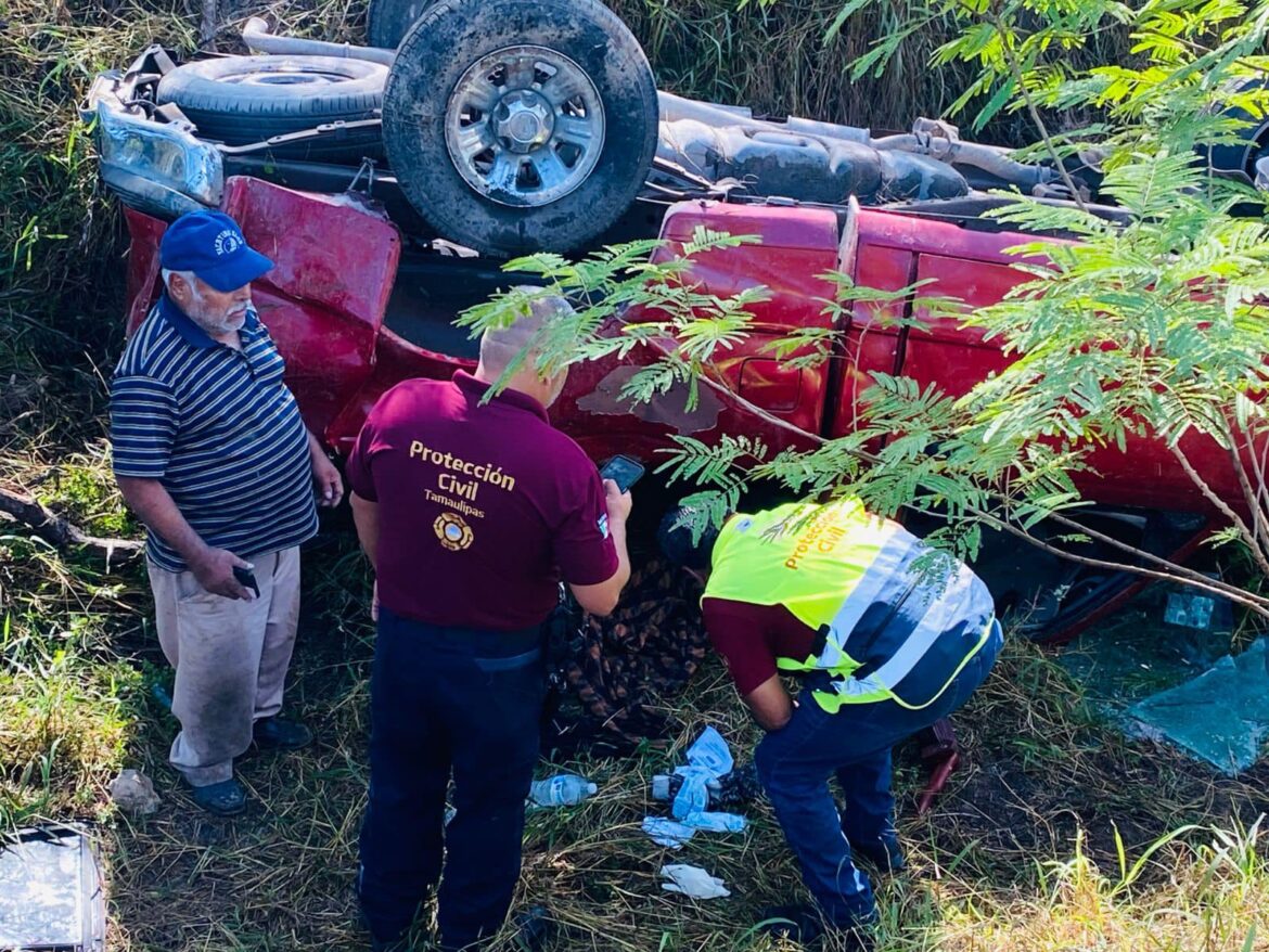 Pareja de adultos mayores sobrevive a volcadura en San Fernando