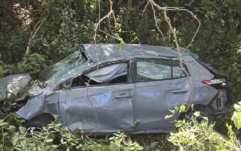 Se salva de milagro tras caer con su vehículo a un barranco en Tamaulipas