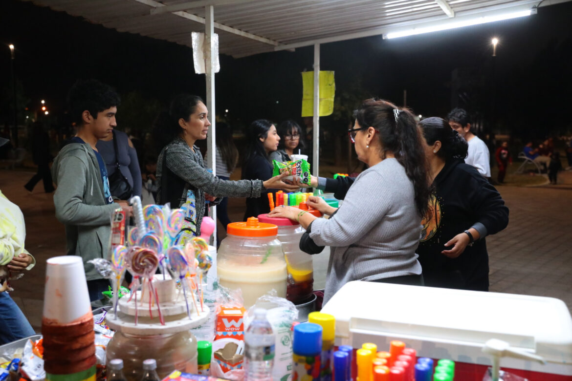 Encendido de pino navideño impulsa fuertemente ventas de comercio en el Viveros Mágico de Nuevo Laredo