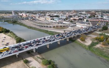 Paisanos se sienten seguros al cruzar por Nuevo Laredo