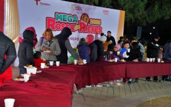 Familias disfrutan Mega Rosca de Reyes en el Viveros Mágico de Nuevo Laredo