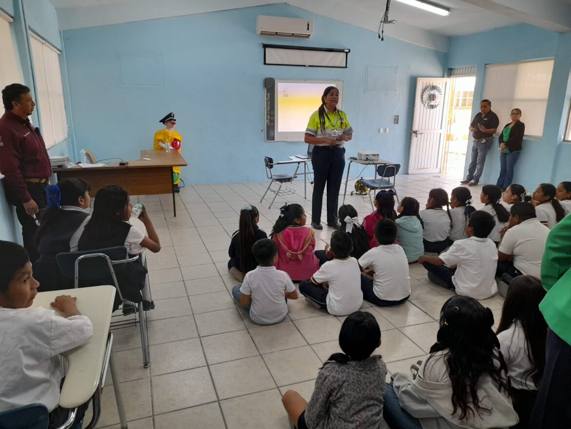 Promueve Dirección de Tránsito de Nuevo Laredo cultura vial en la primaria Club de Leones
