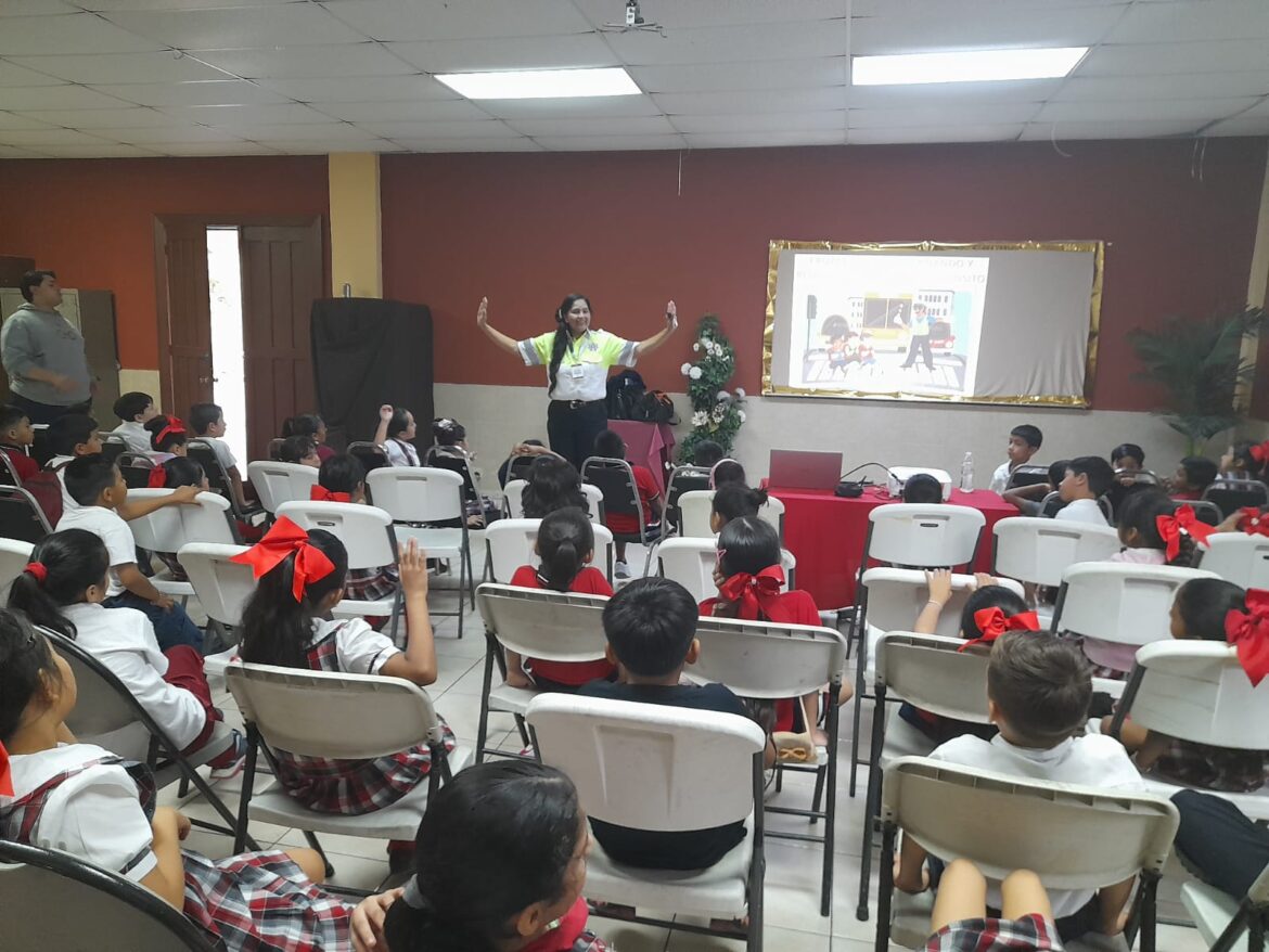 Promueven seguridad vial en la primaria Miguel Hidalgo y Costilla en Nuevo Laredo