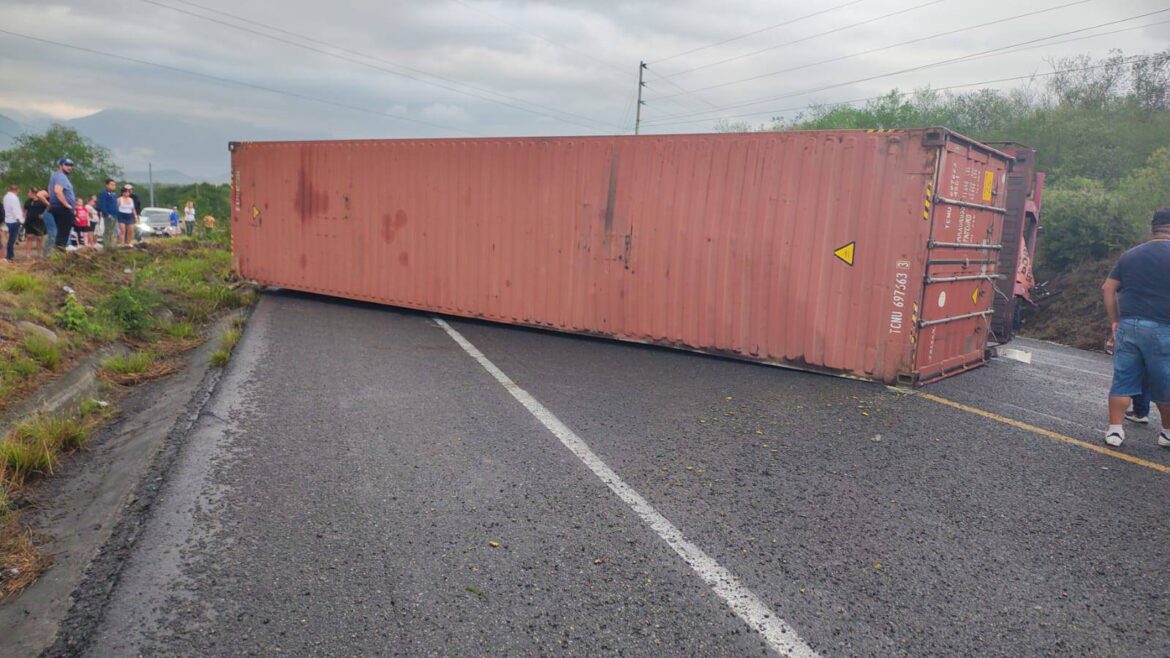 Fatal colisión en la carretera Victoria-Monterrey deja seis muertos