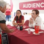 Carmen Lilia acerca servicios y beneficios a vecinos de Las Torres