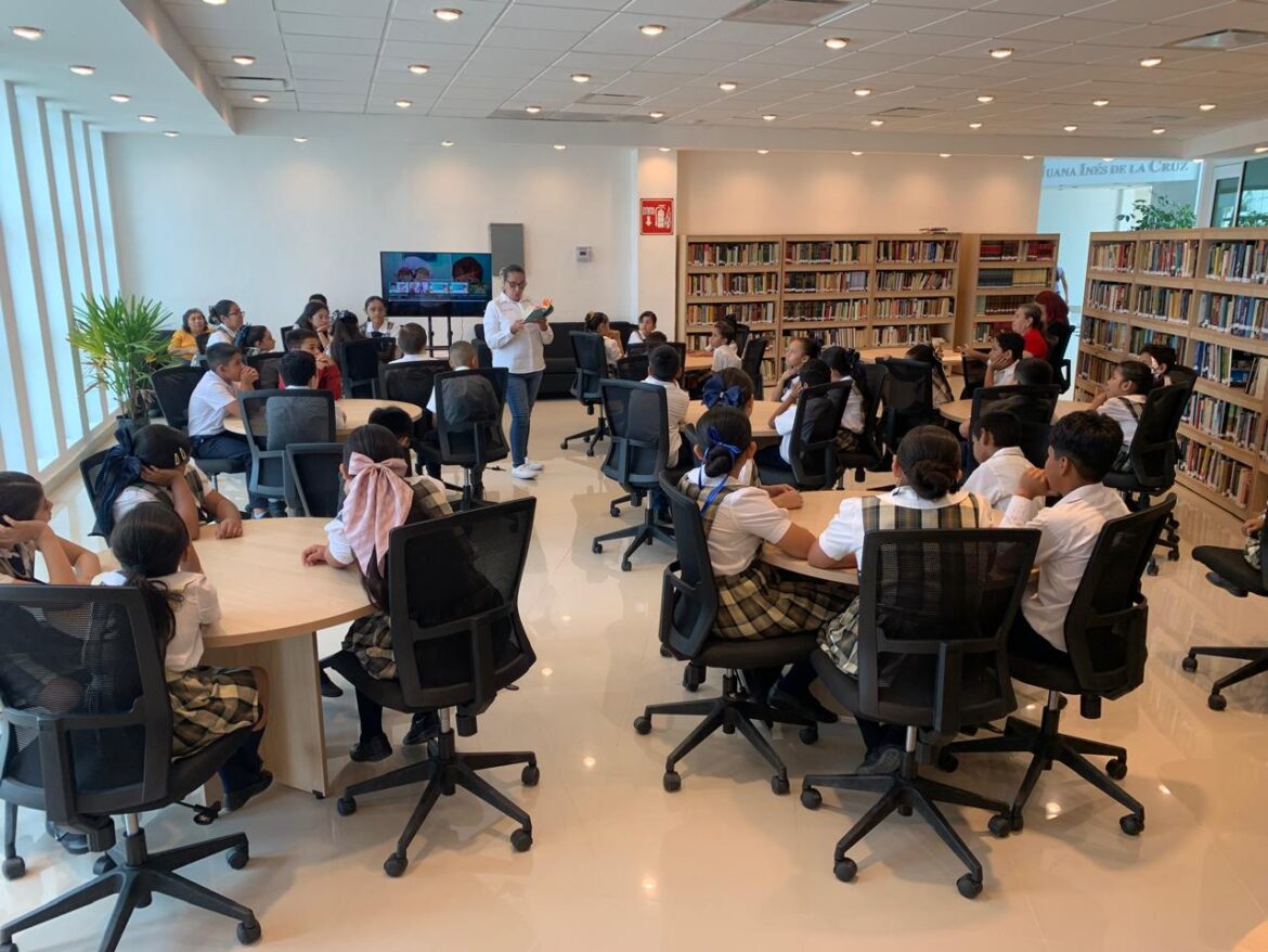 Estudiantes disfrutan y conocen acervo de Infoteca con visitas guiadas