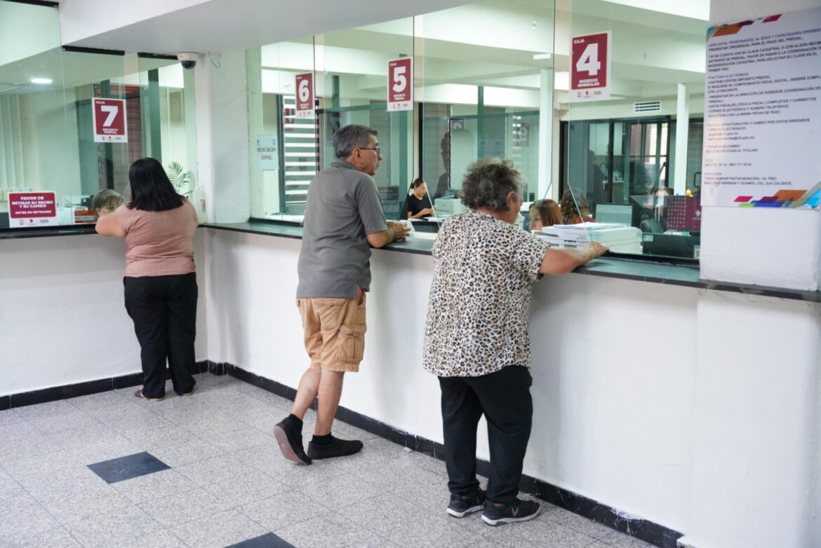 Familias hacen uso de seguro patrimonial que otorga Gobierno de Nuevo Laredo, invitan a la ciudadanía a regularizar su predial