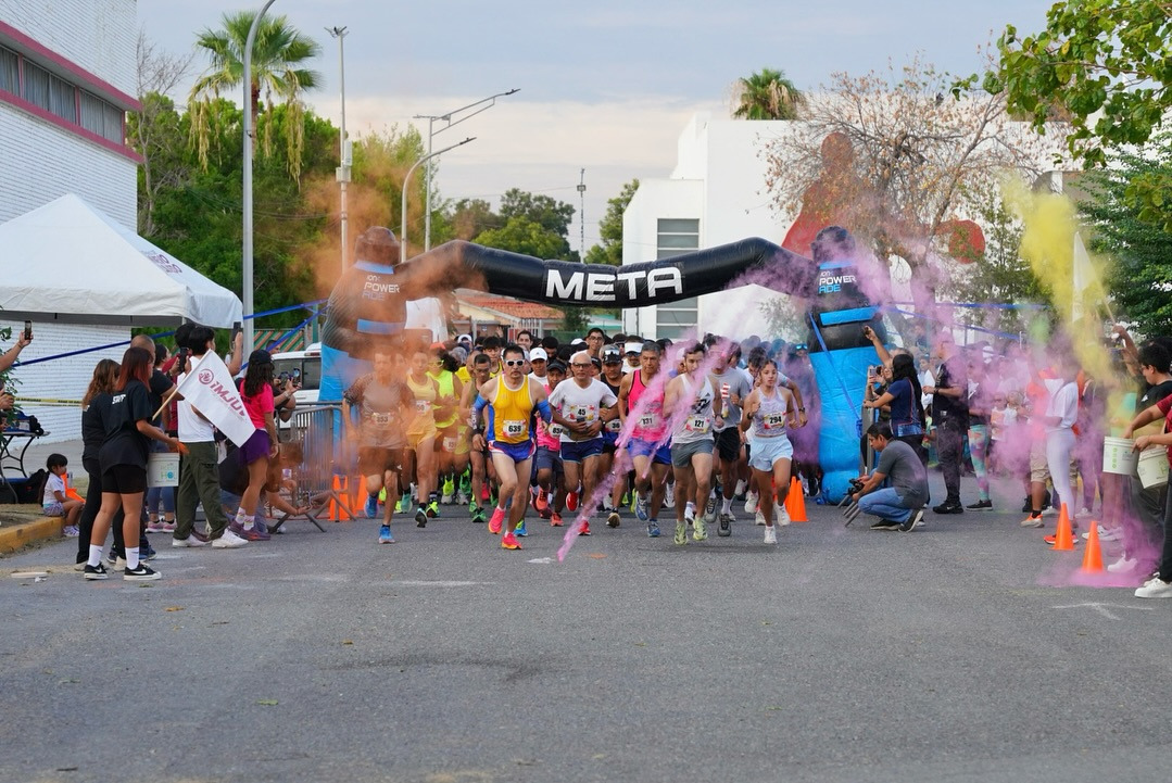 Más de mil 300 corredores tiñen de color la Carrera Joven 2025 en Nuevo Laredo