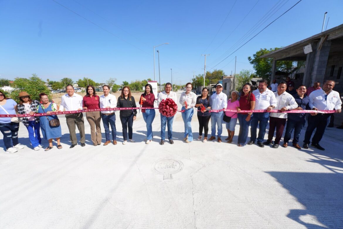 Alcadesa Carmen Lilia Canturosas entrega obras de pavimentación en la colonia 150 Aniversario