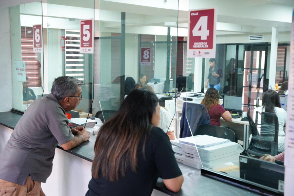 Avanza entrega de pólizas de seguro a contribuyentes cumplidos en Nuevo Laredo