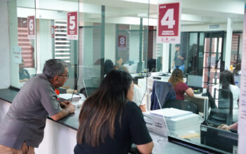 Avanza entrega de pólizas de seguro a contribuyentes cumplidos en Nuevo Laredo