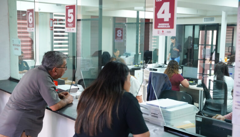 Avanza entrega de pólizas de seguro a contribuyentes cumplidos en Nuevo Laredo