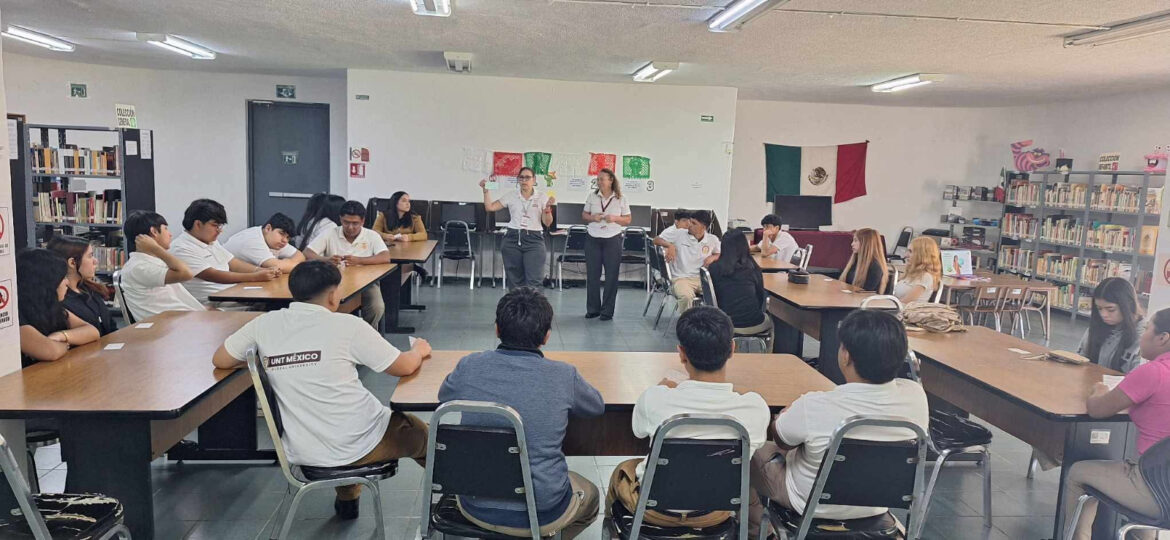 Visitan estudiantes museo permanente en Biblioteca Pública al centro de Nuevo Laredo