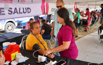 “Presidencia Cerquita de Ti” facilita el acceso a servicios municipales; vecinos de Valles de Anáhuac agradecen a alcaldesa