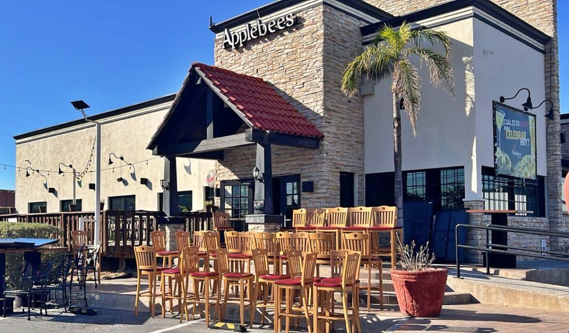 Ex trabajador gana demanda contra Applebee’s Reynosa; embargan el restaurante